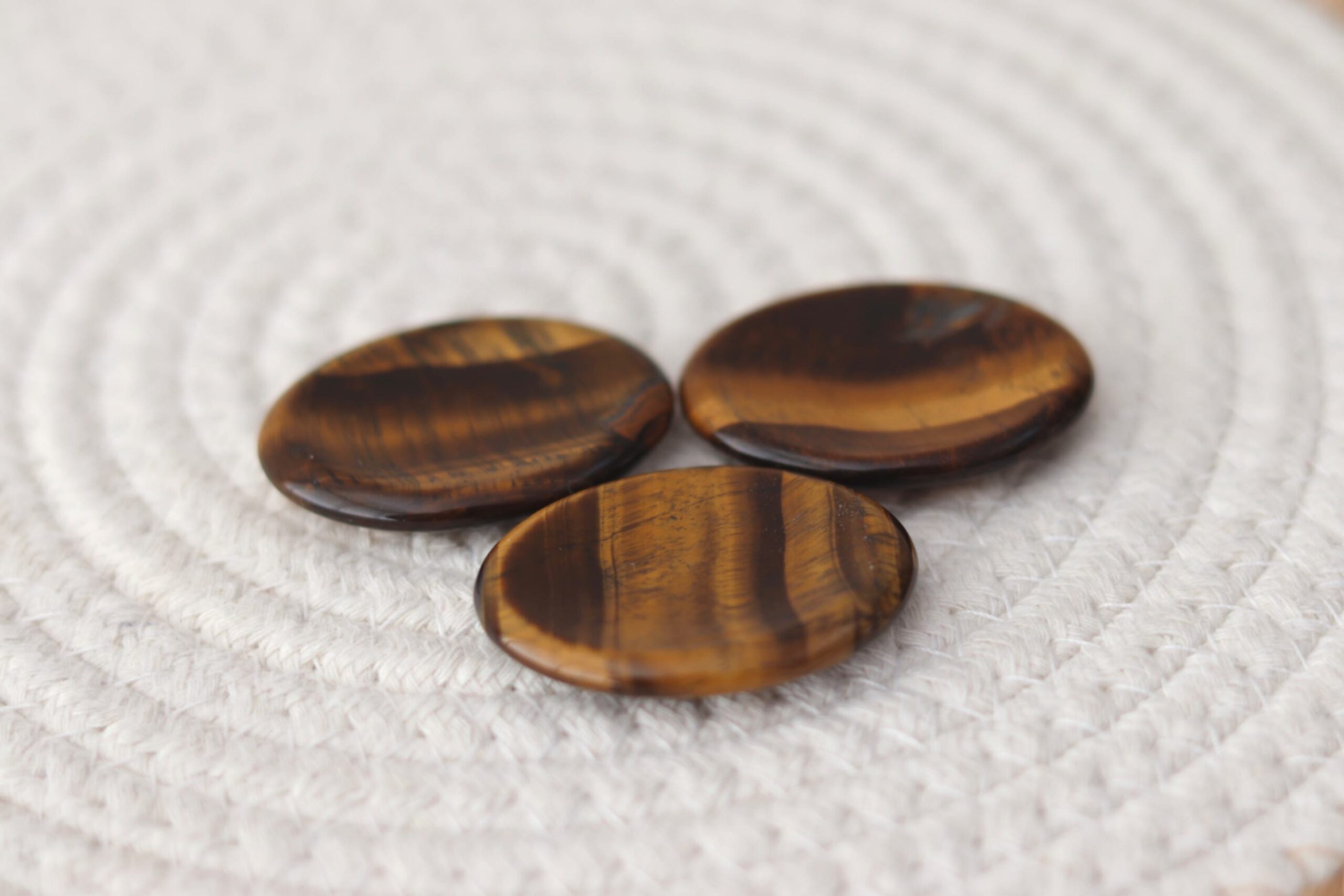 jpeg-optimizer_Tijgeroog-worry-stones-foto-3-scaled-1.jpg