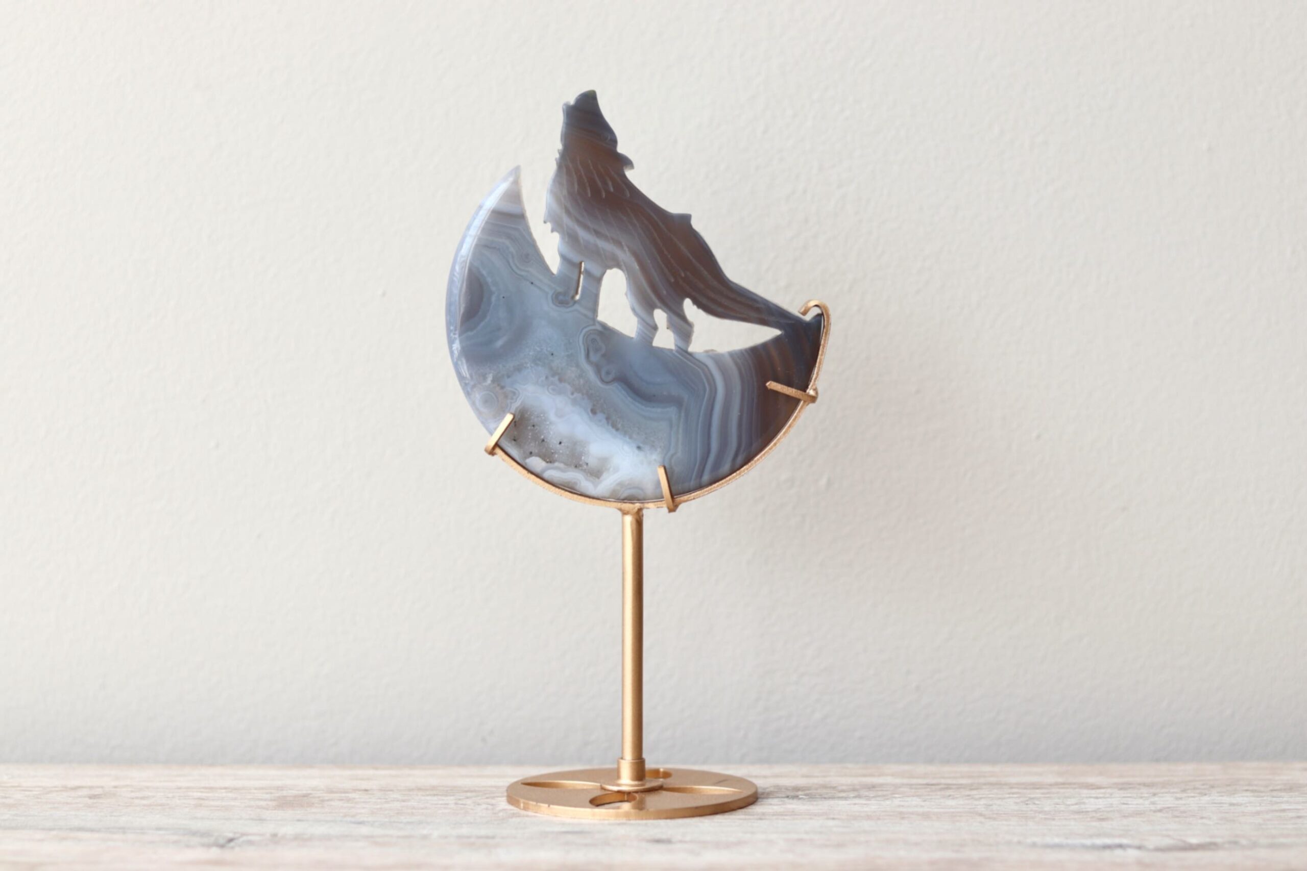 Mooie druzy Agaat Wolf op standaard nr. 308 1