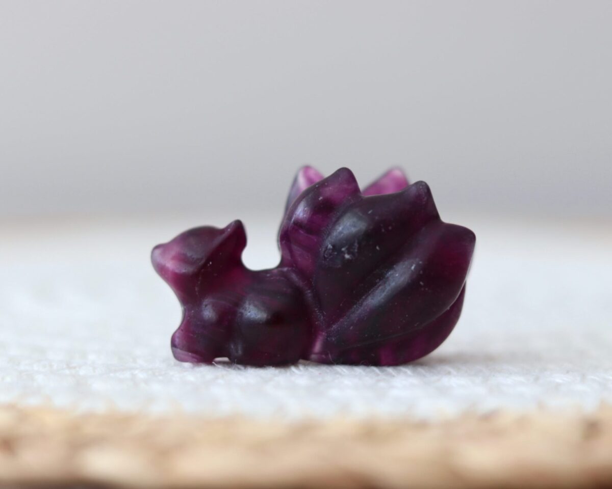 Prachtige regenboog fluoriet ninetail carving