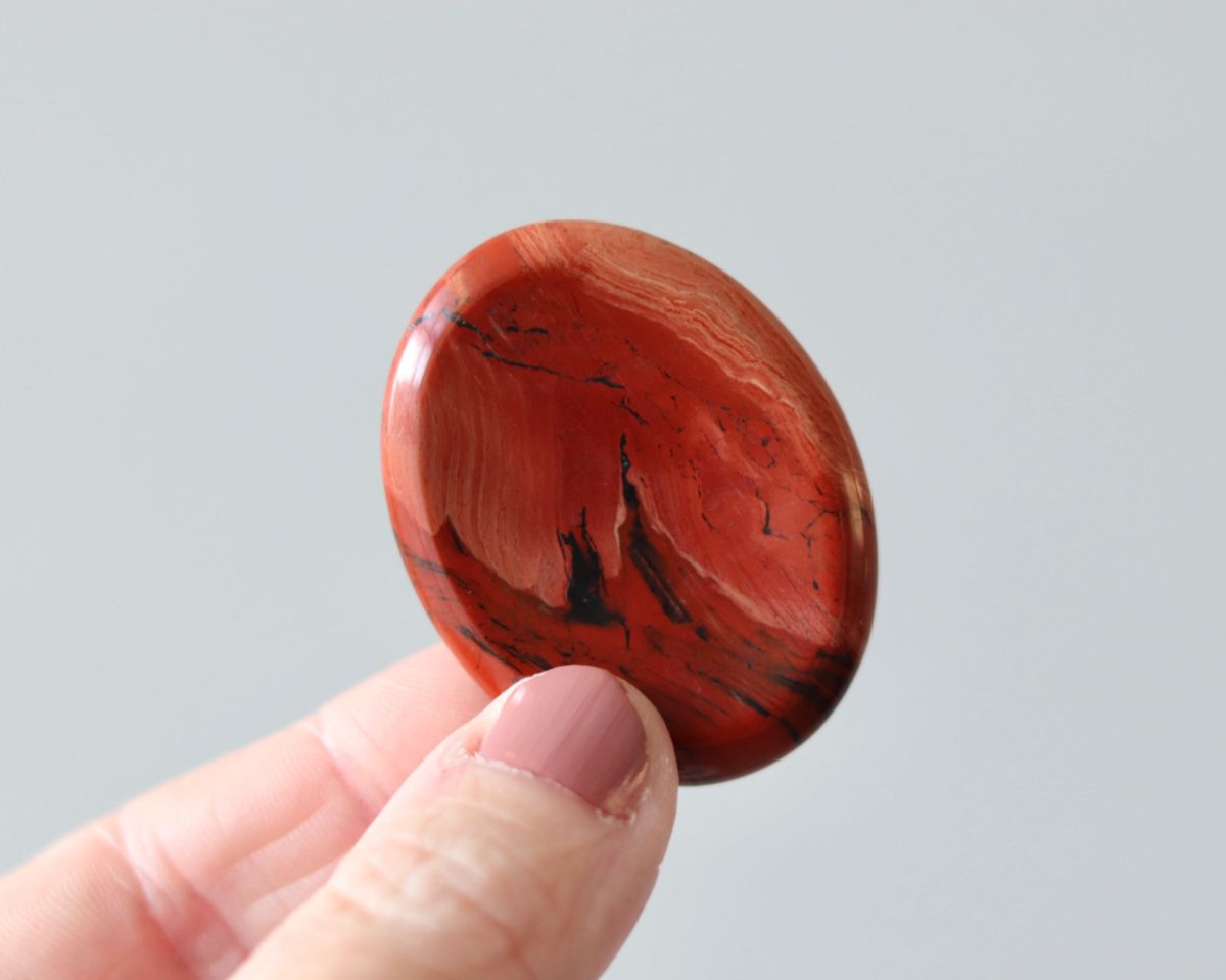 Aardende worry stone rode jaspis