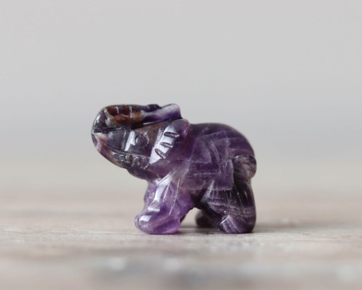 Schattig mini amethist olifantje