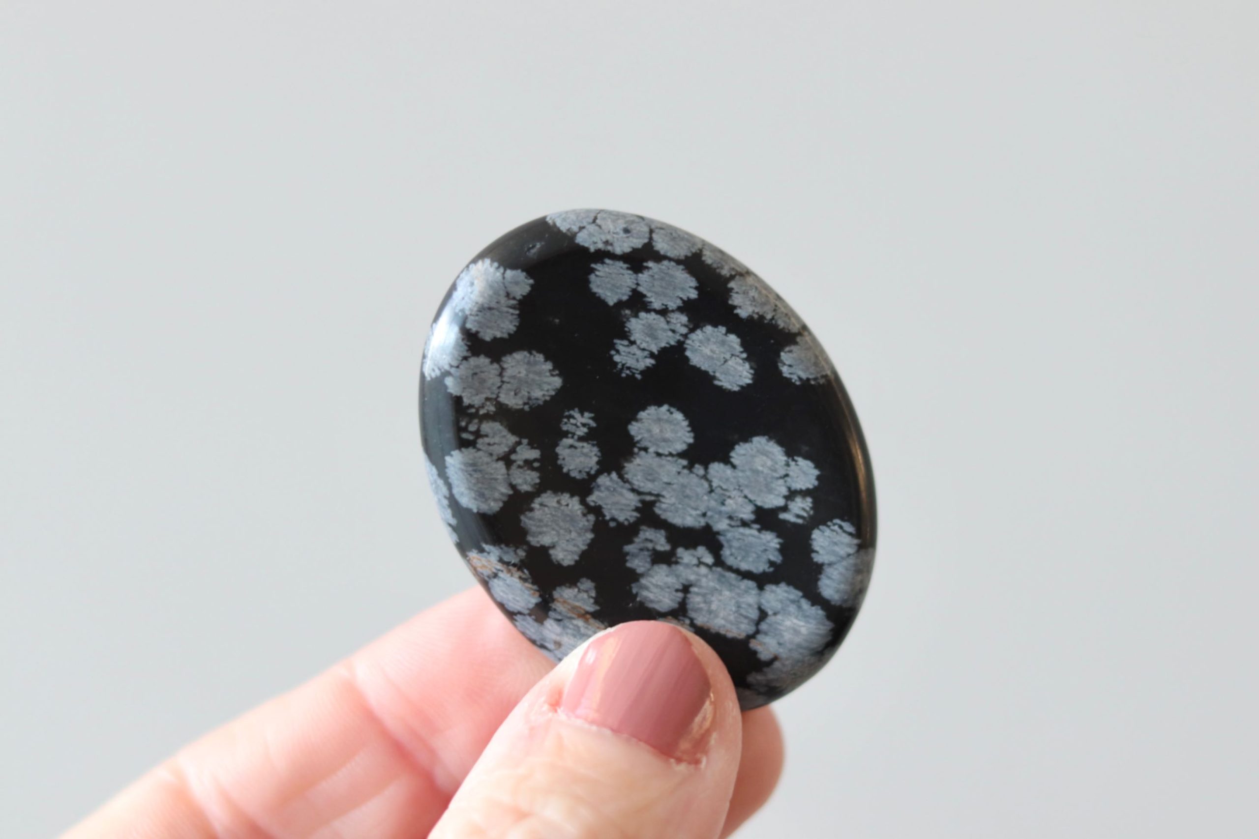 zuiverende-worry-stone-sneeuwvlok-obsidiaan Zuiverende worry stone sneeuwvlok obsidiaan